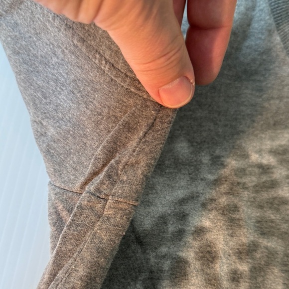 Abercrombie & Fitch Leopard Gray Graphic T-Shirt - Picture 4 of 7